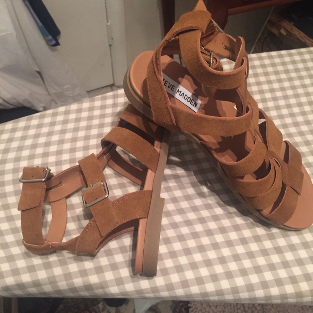 Steve Madden delmar sandal.        NEW